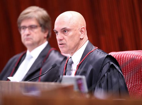 O ministro destaca que os direitos de greve e de reunião são garantidos pela Constituição, mas que esses protestos foram criminosos ao "propagar o descumprimento e desrespeito ao resultado do pleito eleitoral. Foto: Alejandro Zambrana/Secom/TSE

