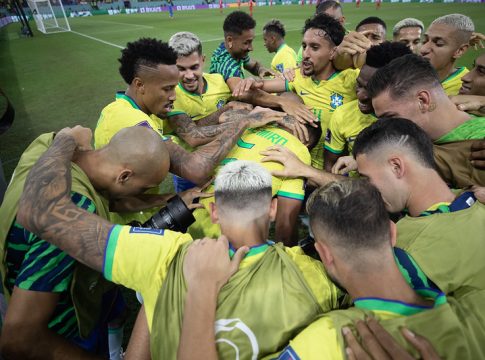 VALEU, 'CASEMITO'! Brasil se classifica para oitavas