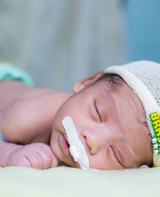 Bebês internados na Unidade de Terapia Intensiva (UTI) Neonatal, do Hospital Regional do Sudeste do Pará – Dr. Geraldo Veloso (HRSP), em Marabá, participaram na última quinta-feira (24), de um ensaio fotográfico com a temática Copa do Mundo de Futebol 2022. Foto: Núbia Suriane