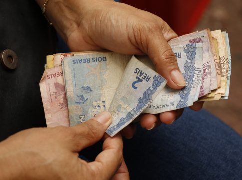 O valor para o salário mínimo em 2024 representa um avanço nominal de 5,2% sobre o valor de R$ 1.320 prometido por Lula para ser aplicado a partir de maio. Foto: Wagner Santana/Diário do Pará.