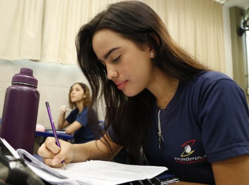 Júlia Aguiar. Foto: Irene Almeida
