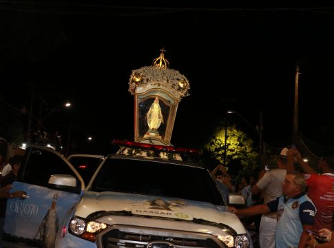Devotos acompanharam a romaria ontem à noite. Círio será neste domingo. FOTOS ANTÔNIO MELO
