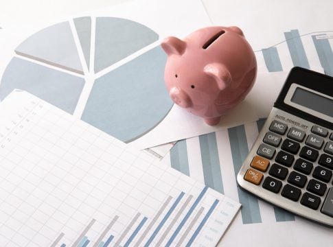 A inadimplência entre as empresas brasileiras atingiu um novo recorde em abril, alcançando 7,5 milhões de negócios com contas em atraso