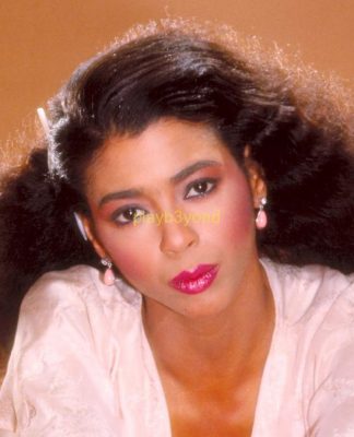 A cantora e atriz americana Irene Cara, conhecida por dar voz às músicas dos filmes "Fama" e "Flashdance", clássicos dos anos 1980, morreu aos 63 anos. Foto: Divulgação