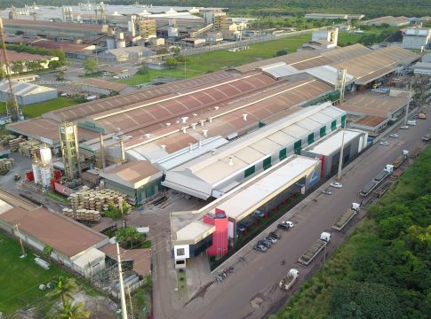 O maior número de vagas é para a unidade da Alubar em Barcarena, no Pará. São 31 vagas no total em diversos setores. Foto: Divulgação