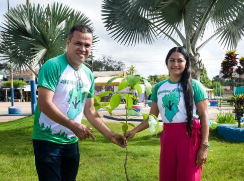 A prefeita de Concórdia, Elisangela Celestino, festeja o reconhecimento diante das ações de sustentabilidade desenvolvidas no município. Foto: Divulgação