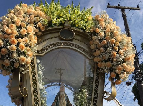 Católicos de Icoaraci foram às ruas louvar a padroeira . Foto: Cintia Magno