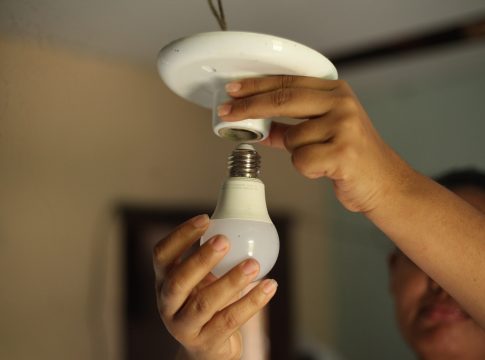 736 mil famílias podem ter descontos na conta de luz no Pará. VEJA COMO SOLICITAR!