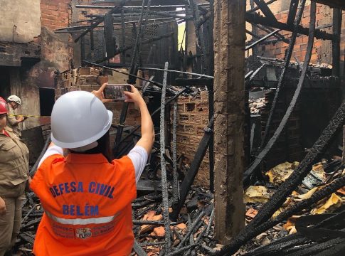 O técnicos constataram danos estruturais e materiais, totalizando onze imóveis, sendo quatro com perda total e sete com perda parcial, afetando 26 adultos e cinco crianças. Foto: Ascom/Defesa Civil

