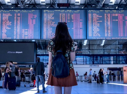 A partir desta sexta-feira (30), viajantes poderão entrar ou sair do Brasil com até US$ 10 mil em espécie (R$ 52,1 mil, na cotação atual), sem a necessidade de declaração. Foto: Pixabay
