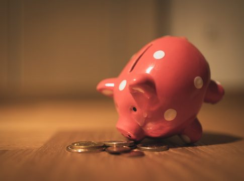 Com relação à poupança, o aluno recebe R$ 800,00 ao fim do 1º ano do ensino médio. Esse valor sobe para R$ 1.000 ao fim do 2º ano e para R$ 1.200,00 ao fim do 3º ano.
Mas os valores dessa poupança só poderão ser sacados ao fim da etapa. Foto: Divulgação