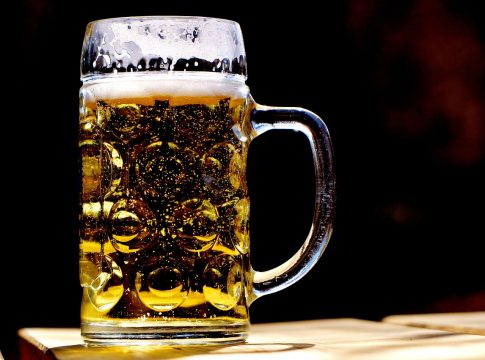 O CervejeiraSouEu da Ambev é desenvolvido e ministrado por um time de mulheres Especialistas, Sommelières e Cervejeiras. Foto: pixabay