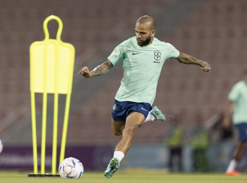 O jogador brasileiro Daniel Alves, 39, jogou na quinta-feira passada (26) sua primeira partida de futebol no cárcere. Foto: Lucas Figueiredo/CBF