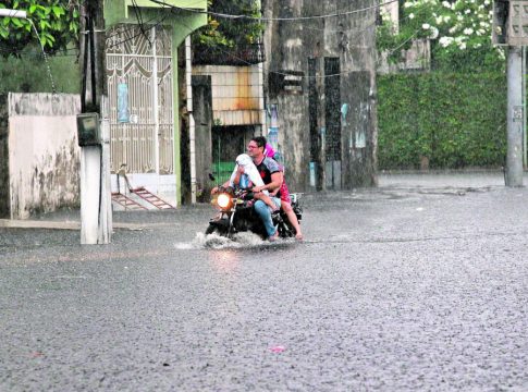 A chuva caiu valendo nesta sexta em Belém. Foto: Wagner Santana/Diário do Pará.