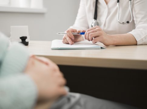 Médico reumatologista é o mais indicado para se obter o diagnóstico 
