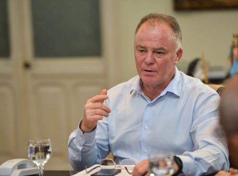 Renato Casagrande anunciou seu posicionamento em evento realizado em São Paulo, após pronunciamento do governador Helder Barbalho. Foto: Divulgação