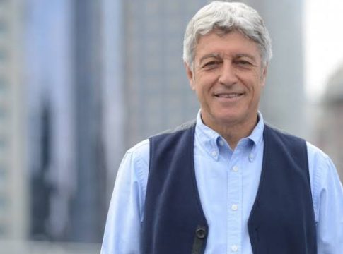 Caco Barcellos foi ameaçado em uma cidade no interior de Mato Grosso ao fazer uma reportagem na qual flagra uma suspeita de compra de votos para Bolsonaro. Foto: Divulgação