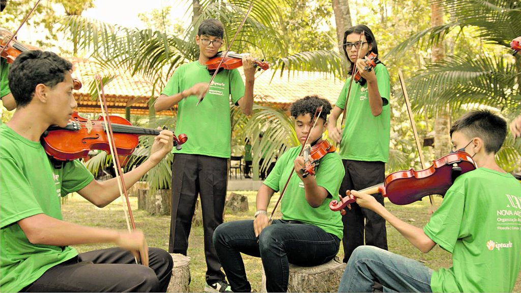 Cinquenta e um jovens estudantes de música estarão no palco de Santo Alexandre para o concerto. Foto: Divulgação