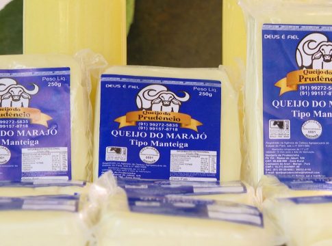 Dois tipos de queijo são produzidos na ilha: o queijo manteiga e o creme.  Foto: TV Brasil/Divulgação