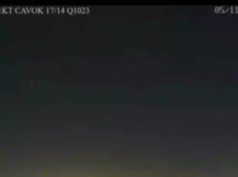  Pilotos da Azul e da TAM avistaram luzes no céu de Porto Alegre e a conversa com a torre de controle do Aeroporto Salgado Filho foram parar nas redes sociais. Foto: Divulgação