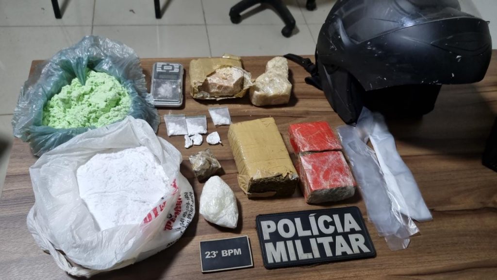 Foram apreendidos 3,197kg de cocaína, maconha, crack e pasta base de uma substância conhecida como ''hulk'' (crack verde). Foto:  23º BPM/Divulgação