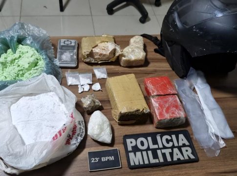 Foram apreendidos 3,197kg de cocaína, maconha, crack e pasta base de uma substância conhecida como ''hulk'' (crack verde). Foto:  23º BPM/Divulgação