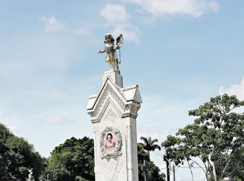 O funcionamento dos cemitérios para o final de semana do Dia das Mães, no sábado (13) e domingo (14), será das 7h às 16h. Foto: Irene Almeida/Diário do Pará.