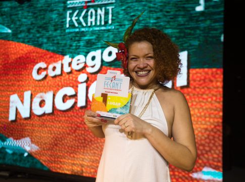 A música “Voz da Mulher”, da cantora e compositora Dulci Cunha, de Belém, foi a grande vencedora da etapa Nacional do VIII Festival Canção da Transamazônica (Fecant), na noite do sábado, 17. Foto: Jaime Souzza/ Marée