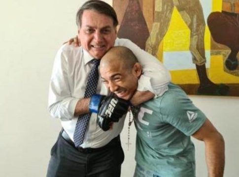 Em um site de aluguel por temporada, o imóvel escolhido pela família Bolsonaro é avaliado entre US$ 519 a US$ 1000 por dia (de R$ 2.743 a mais de R$ 5.000. Casa é de José Aldo. Foto: Reprodução