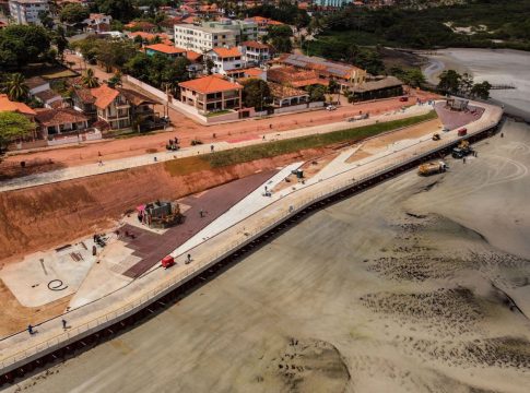 A área revitalizada tem aproximadamente 800 metros de extensão na linha da Praia do Maçarico, e uma área de urbanização em torno de 16 mil metros quadrados (m²). Foto: Marco Santos/Ag. Pará