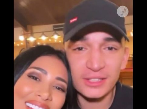Os rumores sobre o affair entre Simaria e João Gomes surgiram após o cantor revelar, em entrevista a Danilo Gentili, que paquerou a cantora em uma festa, mas ela fez com que ele desistisse da ideia. Foto: Divulgação