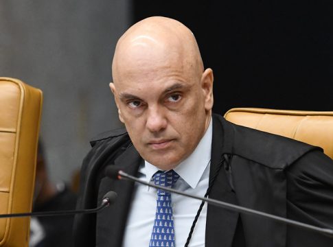 O ministro Alexandre de Moraes, do STF (Supremo Tribunal Federal), tirou o sigilo, nesta segunda-feira (15), do áudio "possivelmente gravado" pelo ex-diretor da Abin (Agência Brasileira de Inteligência) Alexandre Ramagem (PL)