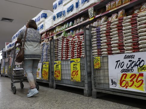 Benefício de enorme importância para o trabalhador brasileiro continua não chegando ao fim do mês, como no ano passado, segundo levantamento da Pluxee


