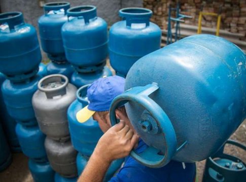 Em outubro, benefício chega ao valor de R$ 104 por residência. Calendário é unificado para 686 municípios em situação de emergência ou calamidade pública reconhecido pelo Governo Federal

 Foto: Agência Brasil