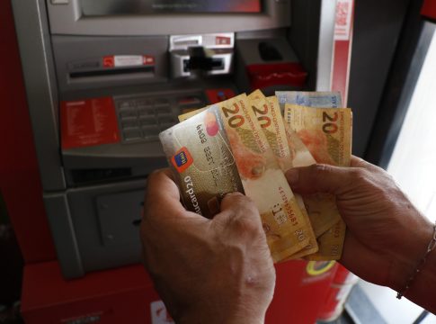 Com relação a tarifas, cada banco institui o valor cobrado pelas transações em seus diferentes canais de atendimento ao cliente.

. Foto: Wagner Almeida/ Diário do Pará.