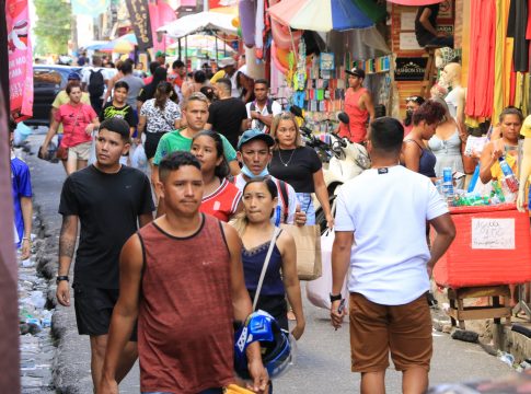 Festas movimentam e aquecem comércio de Belém