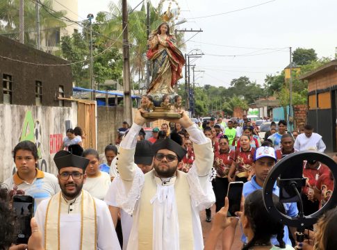 A procissão levou dezenas de romeiros ao encontro de Maria e marcou a 69ª edição da festividade da padroeira dos outeirenses. Foto: Ricardo Amanajás / Diario do Pará