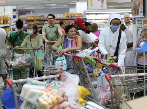 Proximidade do Natal movimenta supermercados