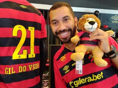 Torcedor do Sport, Gil foi vítima de homofobia por um membro do conselho deliberativo do clube, em maio de 2021. Foto: Divulgação