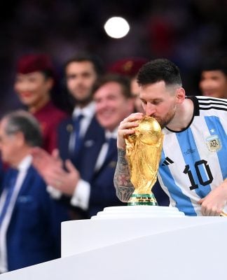 Lionel Messi foi eleito o maior jogador da história do futebol, superando Pelé, que aparece na segunda colocação.