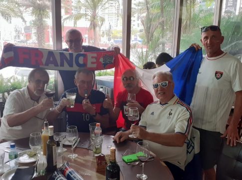 Frank Amadio e os amigos da França, sua terra natal. Foto: Arquivo pessoal