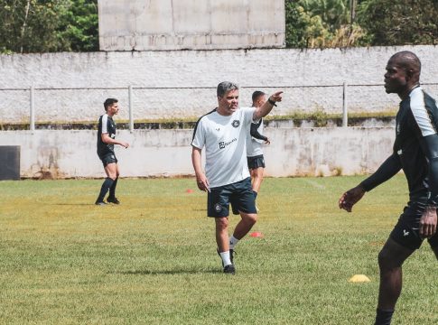 Novo técnico já está com a mão na massa para preparar o elenco azulino. Foto: Samara Miranda/Remo