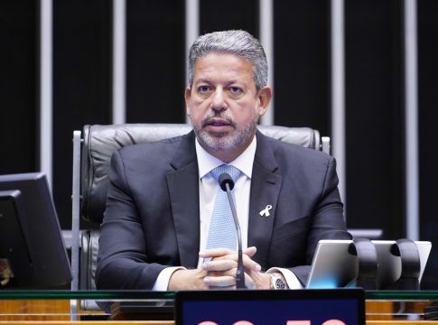 Arthur Lira combinou manobra legislativa para agilizar aprovação da PEC com parlamentares do PT
