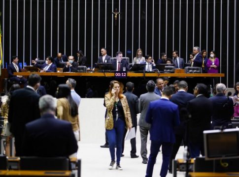 Congresso Nacioanal aprovou, em votação simbólica, o Orçamento para 2023 com Bolsa Família de R$ 600 e salário mínimo de R$ 1.320