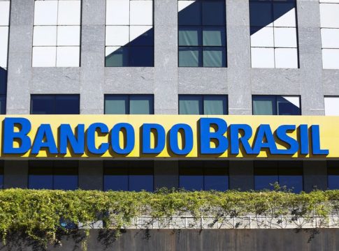 Cuidado com golpes envolvendo o Banco do Brasil em concursos. Saiba como identificar páginas falsas e proteja-se de fraudes.