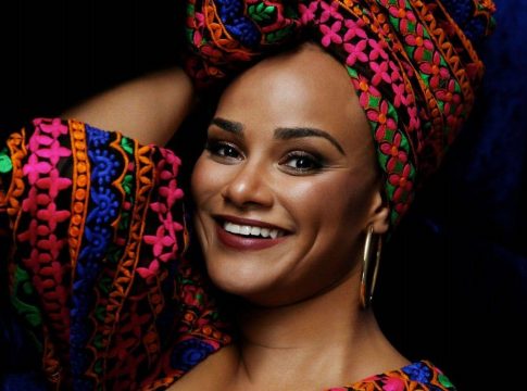 Arthur Espíndola recebe Luciana Mello para um réveillon de muito samba na AP. FOTO: REPRODUÇÃO/INSTAGRAM