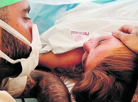 Aurora, que nasceu na madrugada de terça-feira (27), é  fruto do relacionamento do ex-BBB com a modelo Cintia Dicker. FOTO: Reprodução/Instagram