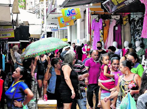 As lojas do centro comercial vão funcionar até às 16h no sábado. Foto: Ricardo Amanajás / Diário do Pará