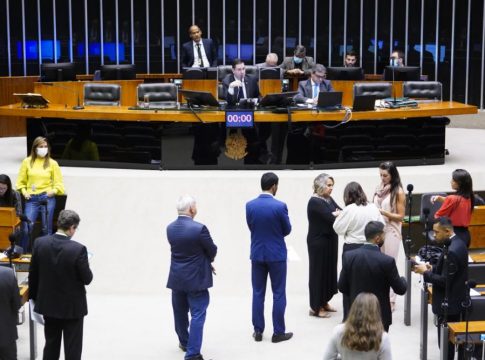 Interessados poderão se inscrever para o concurso da Câmara dos Deputados a partir de segunda-feira (28). Estão em disputa cargos de nível superior com salários de até R$ 34 mil. Foto: Pablo Valadares/Câmara dos Deputados
