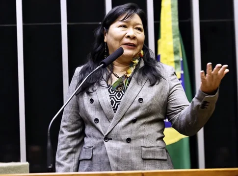 A deputada federal Joenia Wapichana (Rede-RR) será a próxima presidente da Funai (Fundação Nacional do Índio). Ela se reuniu com o presidente eleito Lula na tarde desta sexta-feira (30) e aceitou o convite. Foto: Divulgação